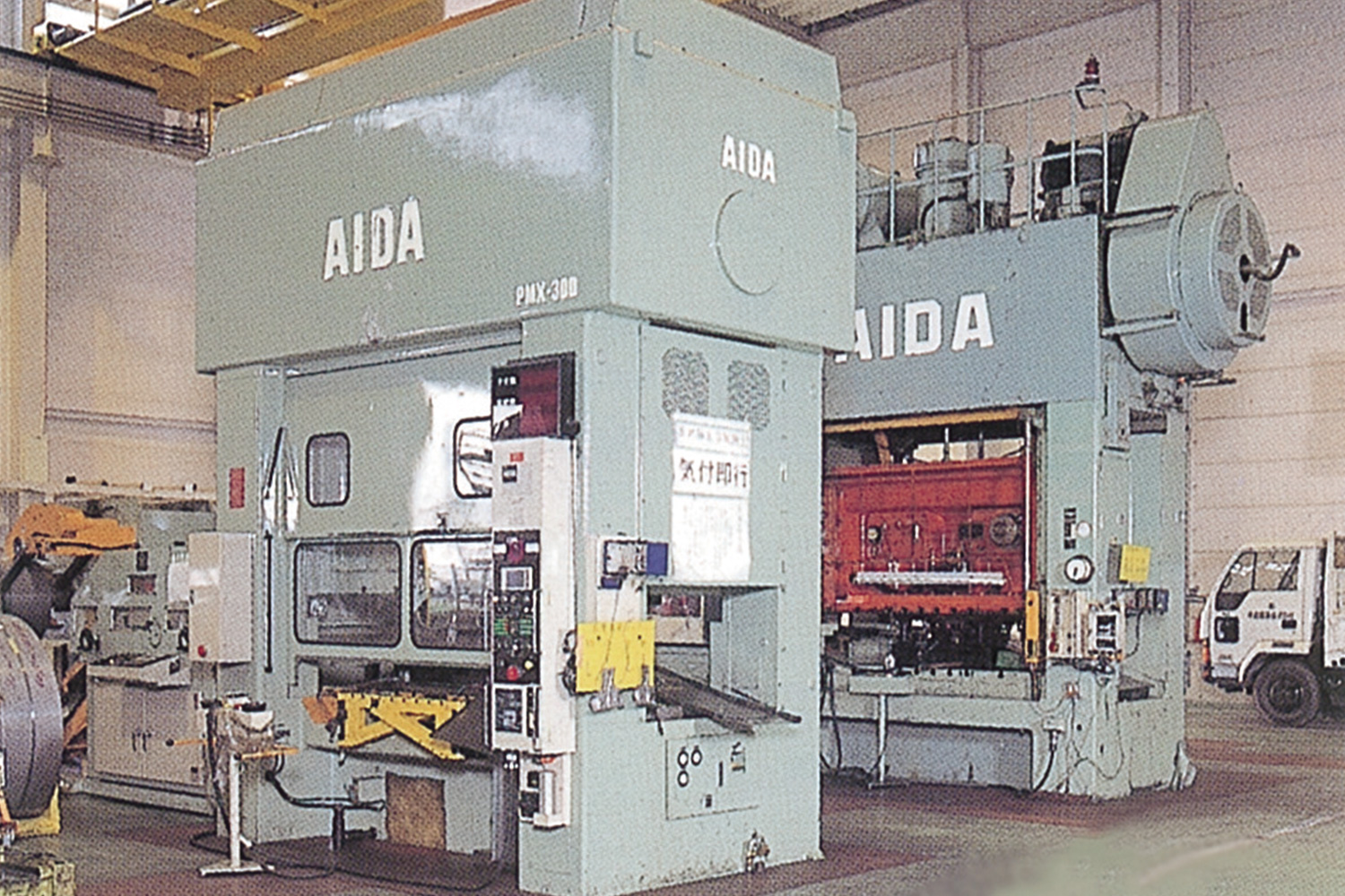 300t リンクモーションプレス